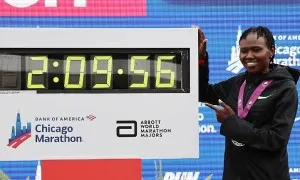 Runner Kenya tặng kỷ lục marathon nữ cho Kiptum